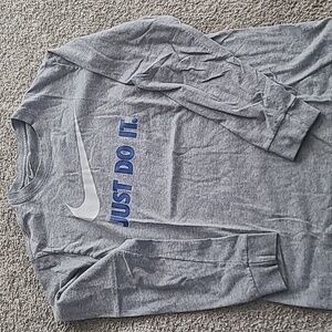Nike Youth XL Long-Sleeved T-shirt